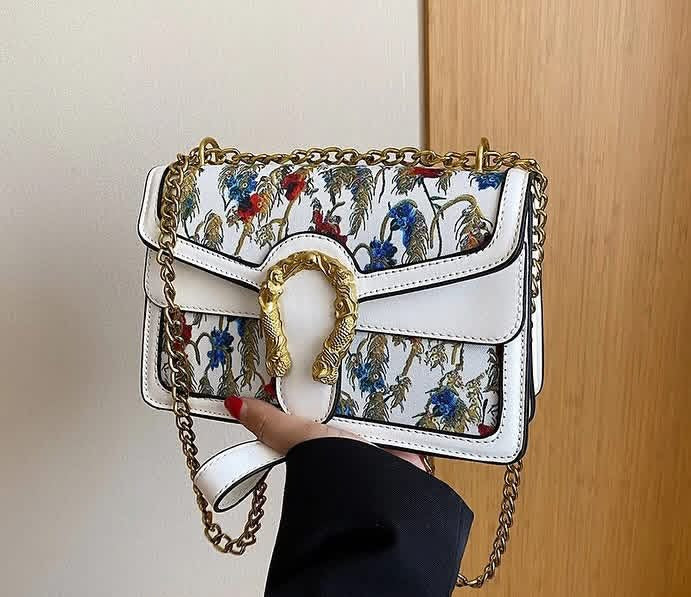 Senikau Shoulder Bag
