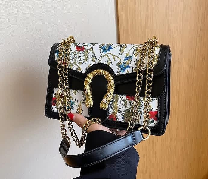 Senikau Shoulder Bag